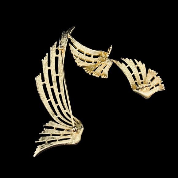 Vintage Large Runway Gold Tone Flare Brooch And Clip On Earrings Set (5002) - Picture 6 of 6